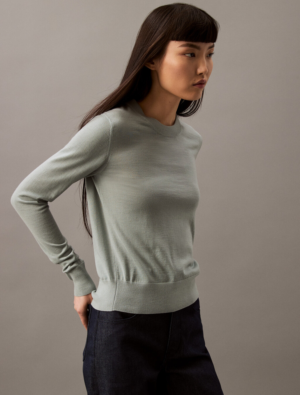 Buy 여성 롱슬리브 테크 메리노 울 크루넥 스웨터 in color KHAKI GREY