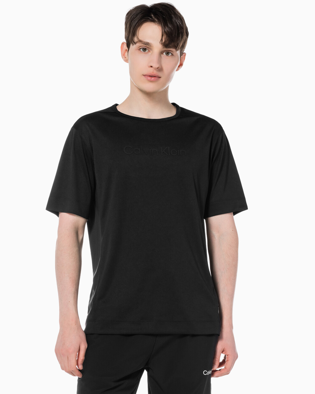 Buy 남성 레귤러 핏 에센셜 스트레치 기능성 반팔 티셔츠 in color BLACK