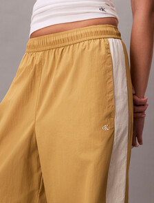 Buy 여성 나일론 캐주얼 팬츠 in color Ivory