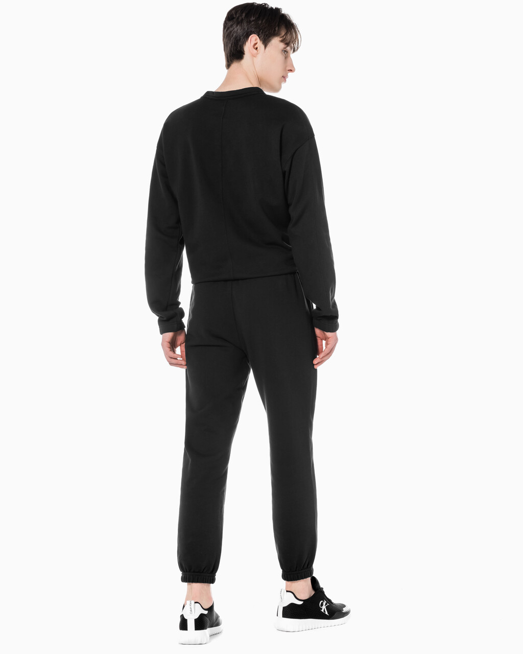 Buy 남성 릴렉스 핏 에센셜 스웻팬츠 in color BLACK