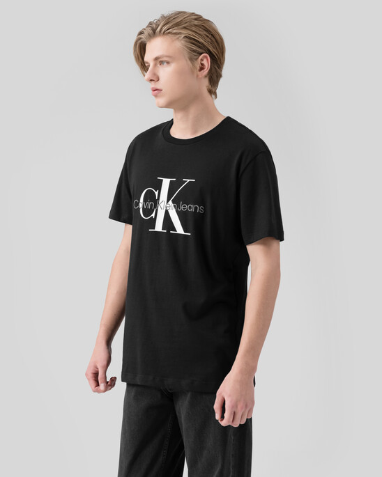 남성 레귤러핏 모노그램 엠브로이더리 로고 반팔 티셔츠 