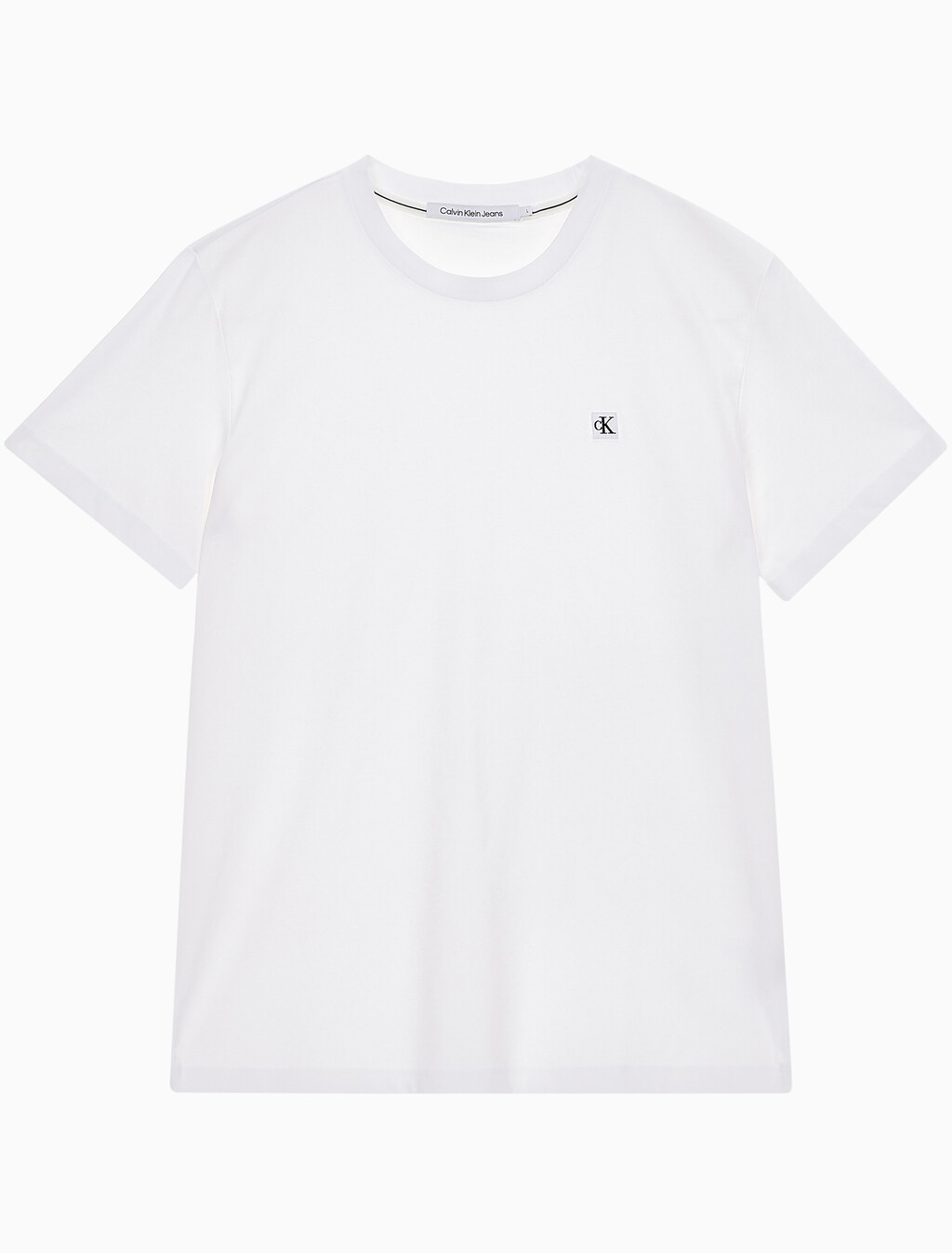Buy 남성 레귤러핏 CK 로고 뱃지 반팔 티셔츠 in color BRIGHT WHITE