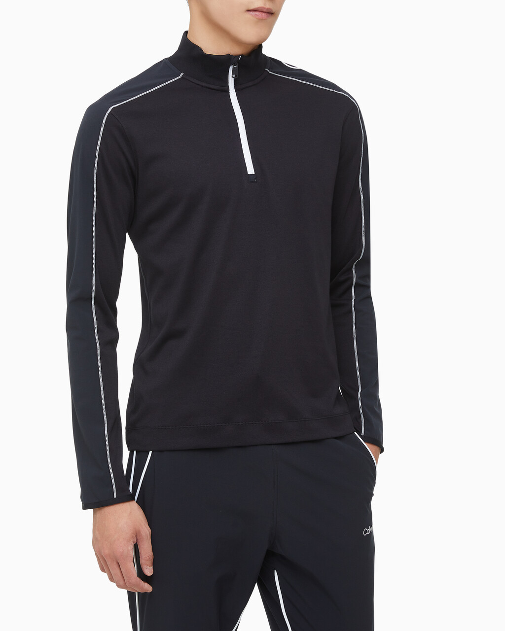 Buy 남성 레귤러핏 1/4 ZIP 롱슬리브 탑 in color BLACK