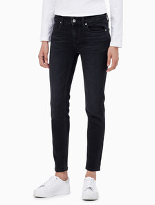 Buy 여성 바디핏 5 포켓 앵클 블랙 데님 in color WASHED BLACK LOGO LACE