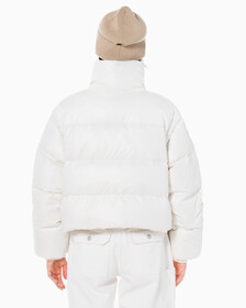Buy 여성 글로시 디터쳐블 크롭 다운 푸퍼 in color WHITE