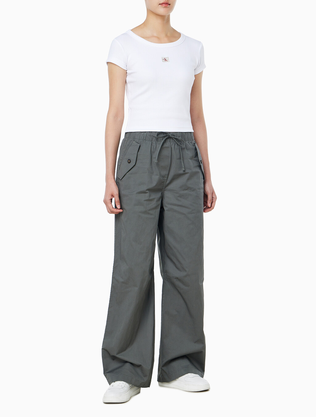 Buy 여성 라이트웨이트 코튼 카고 팬츠 in color GUNMETAL HTR