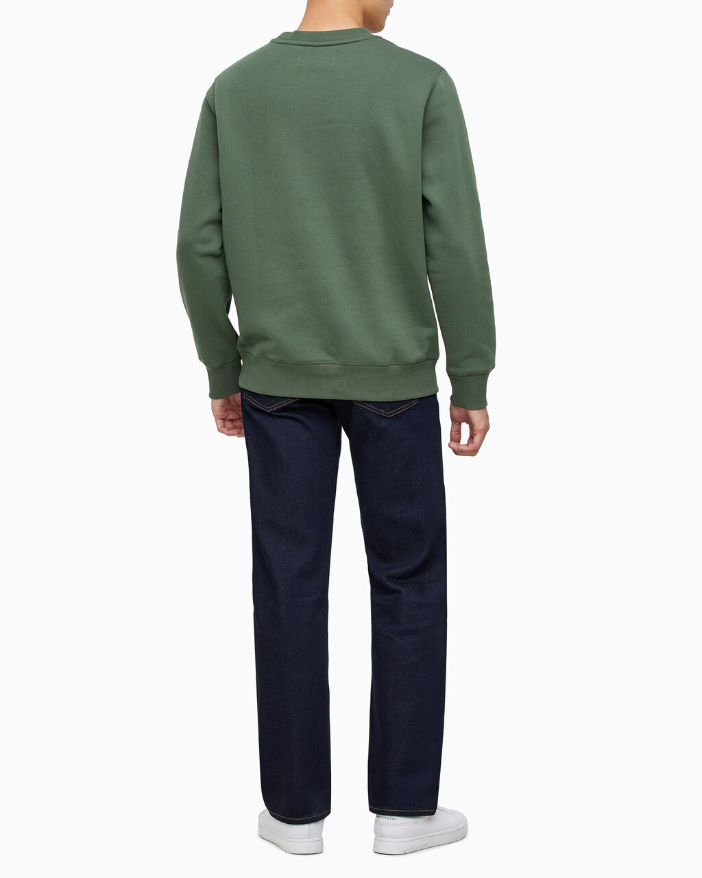Buy 남성 레귤러핏 CK 뱃지 로고 기모 스웨트셔츠 in color KHAKI