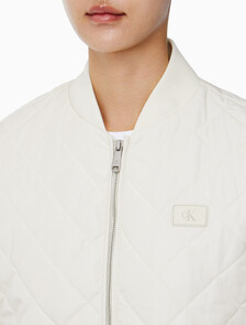Buy 여성 라이트웨이트 퀼티드 자켓 in color WHITE