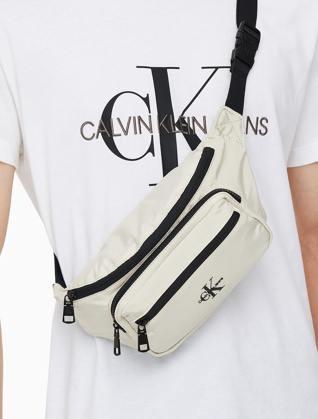 Buy 남성 CKJ 패커블 웨이스트백 in color BLACK