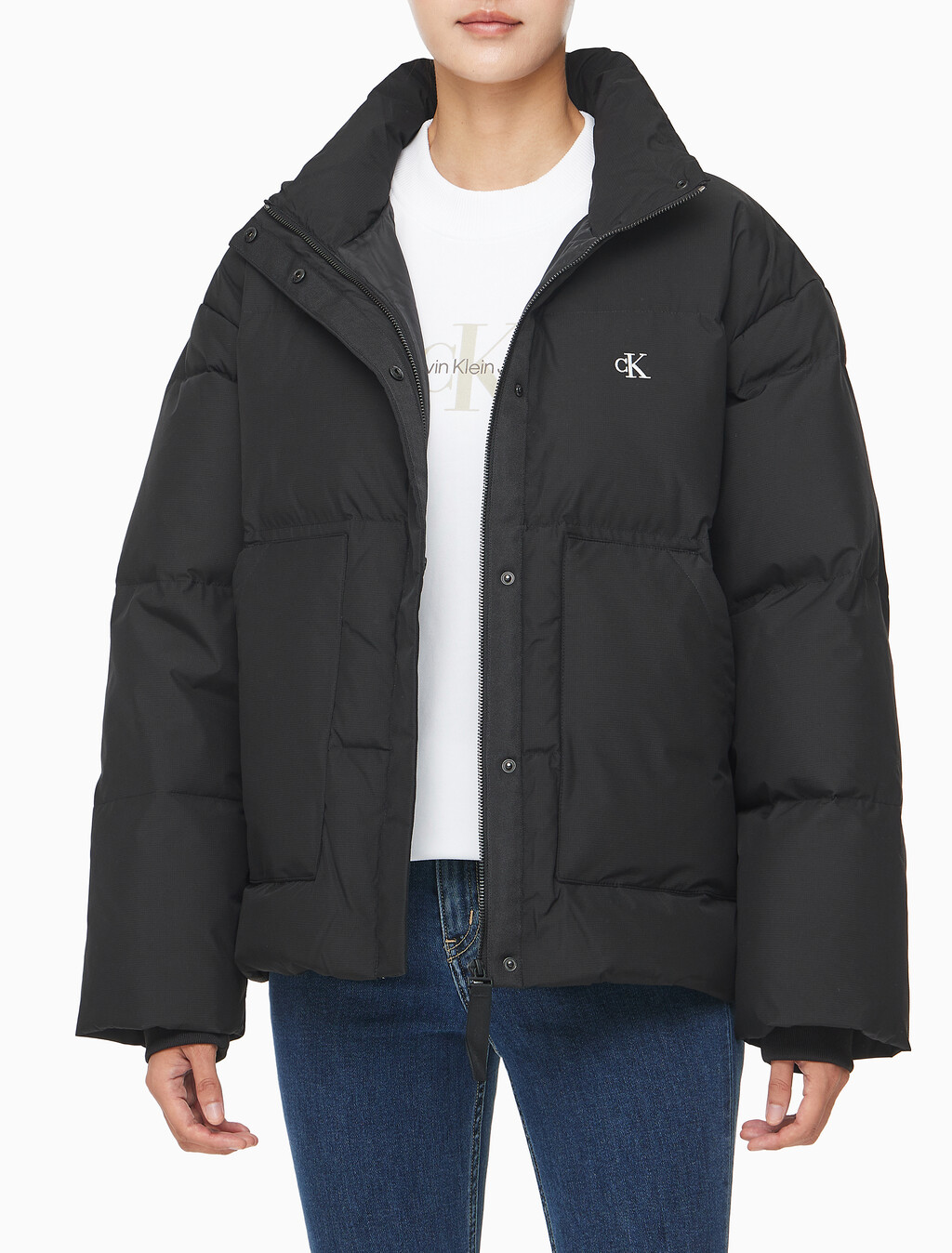 Buy 여성 숏랭스 스탠드 카라 푸퍼 다운 재킷 in color CK BLACK