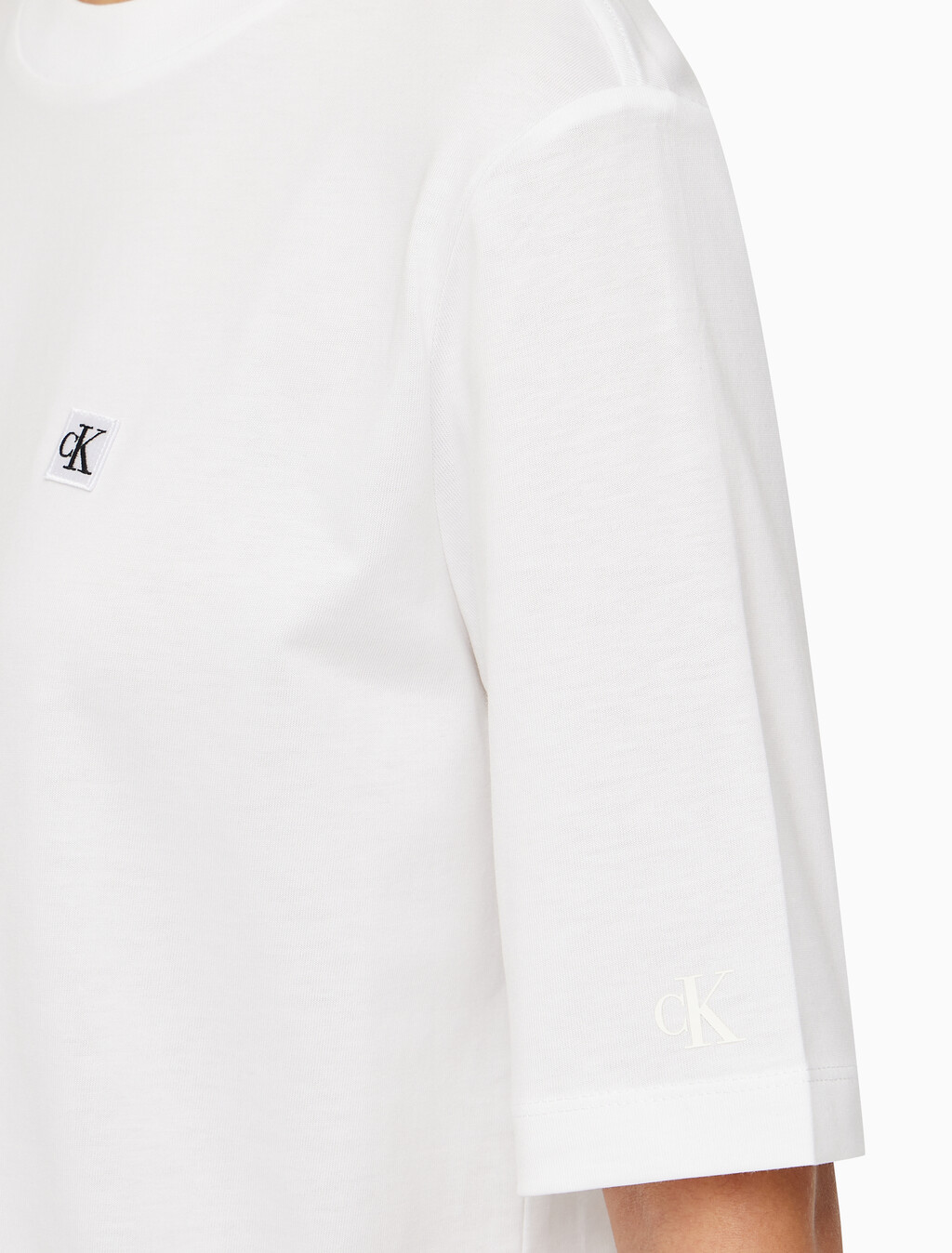 Buy 여성 릴렉스 로고 반팔 티셔츠 in color BRIGHT WHITE