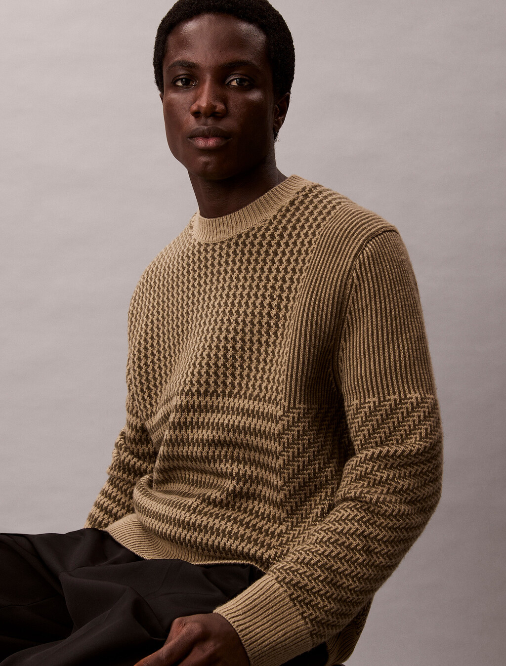 Buy 남성 울 나일론 패턴 크루넥 스웨터 in color Kaki