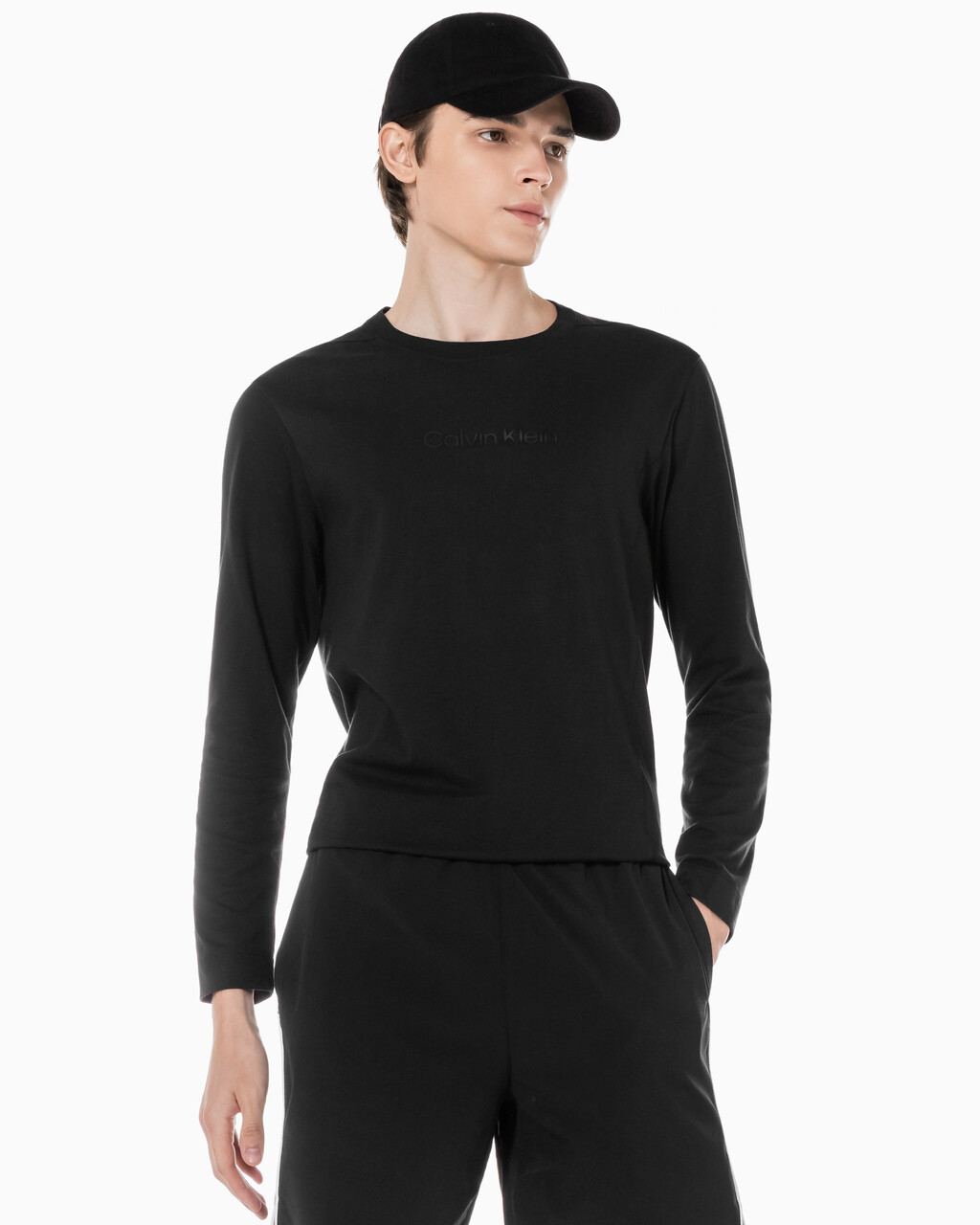 Buy 남성 레귤러핏 롱 슬리브 티셔츠 in color BLACK