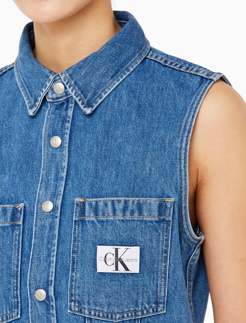 Buy 여성 슬리브리스 린 데님 셔츠 in color MID BLUE BACK EMBRO