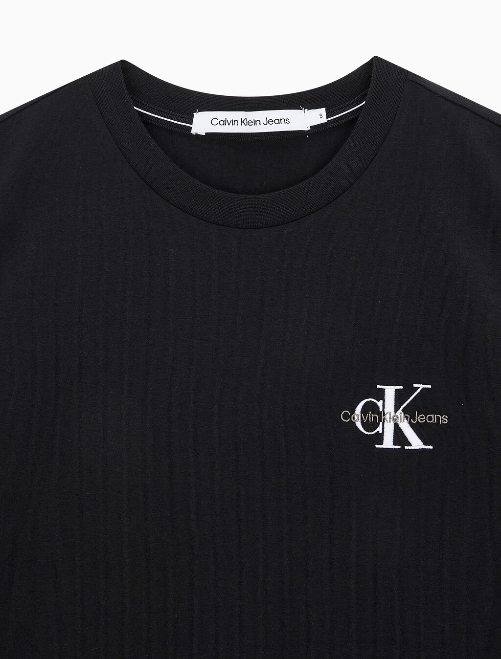 Buy 여성 레귤러핏 스몰 모노그램 로고 반팔 티셔츠  in color CK BLACK