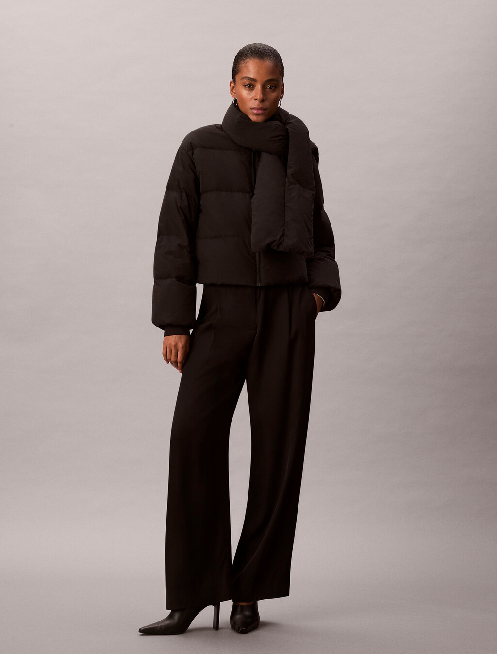 Buy 여성 스카프 숏 다움 in color BLACK