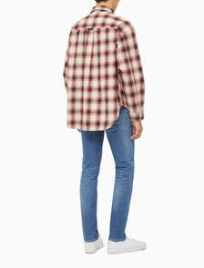 Buy 남성 유틸리티 포켓 체크셔츠 in color BLUR FLORAL_BLACK