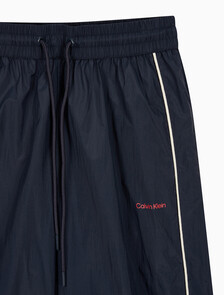 Buy 여성 크링클 나일론 조거 팬츠 in color Navy