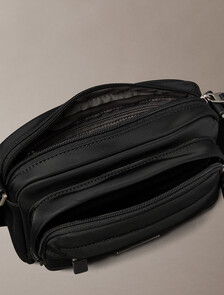 Buy 남성 나일론 슬릭 유틸리티 카메라 백 in color BLACK