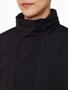 Buy 남성 릴렉스핏 패커블 후드 테크 자켓 in color CK BLACK