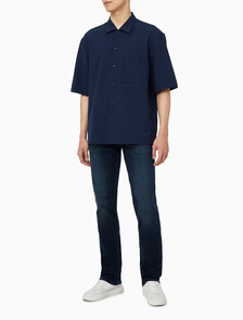 Buy 남성 릴렉스핏 시어서커 스트라이프 반팔 셔츠 in color DARK SAPPHIRE