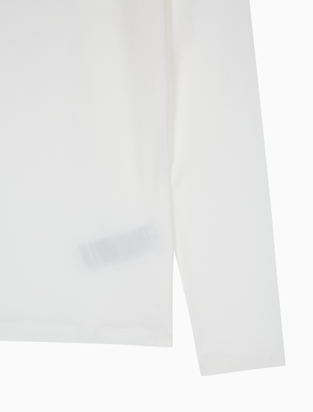 Buy 여성 인스티튜셔널 로고 스트레이트핏 긴팔 티셔츠 in color BRIGHT WHITE