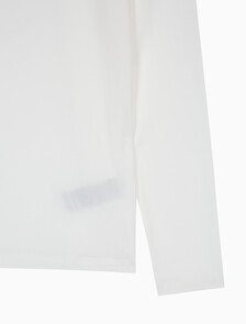 Buy 여성 인스티튜셔널 로고 스트레이트핏 긴팔 티셔츠 in color BRIGHT WHITE