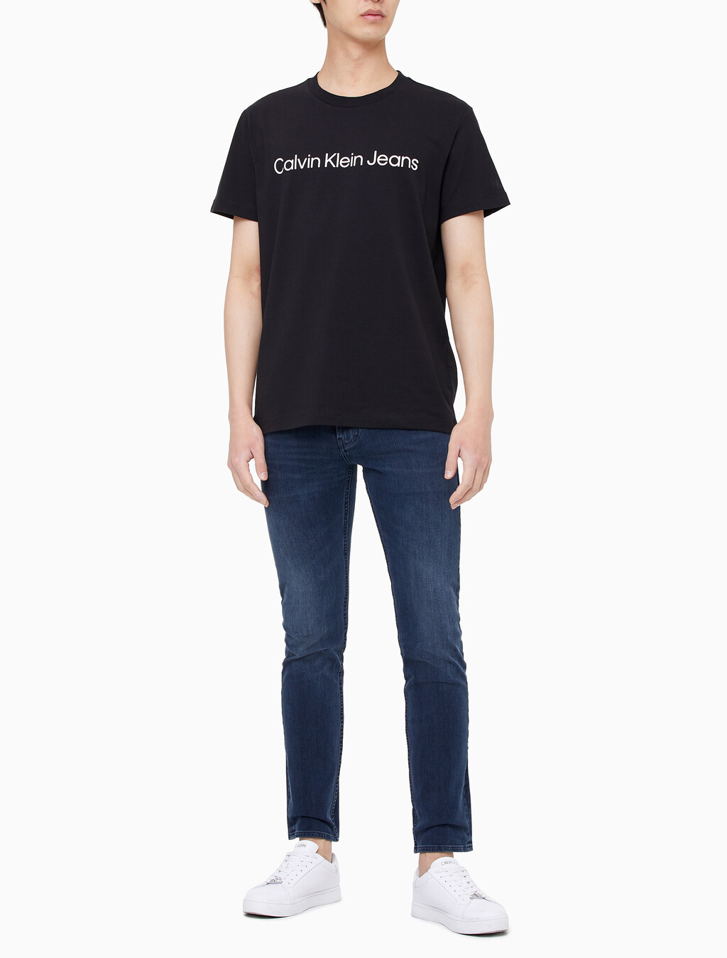 Buy 남성 레귤러핏 인스티튜셔널 로고 스트레치 반팔 티셔츠  in color CK BLACK