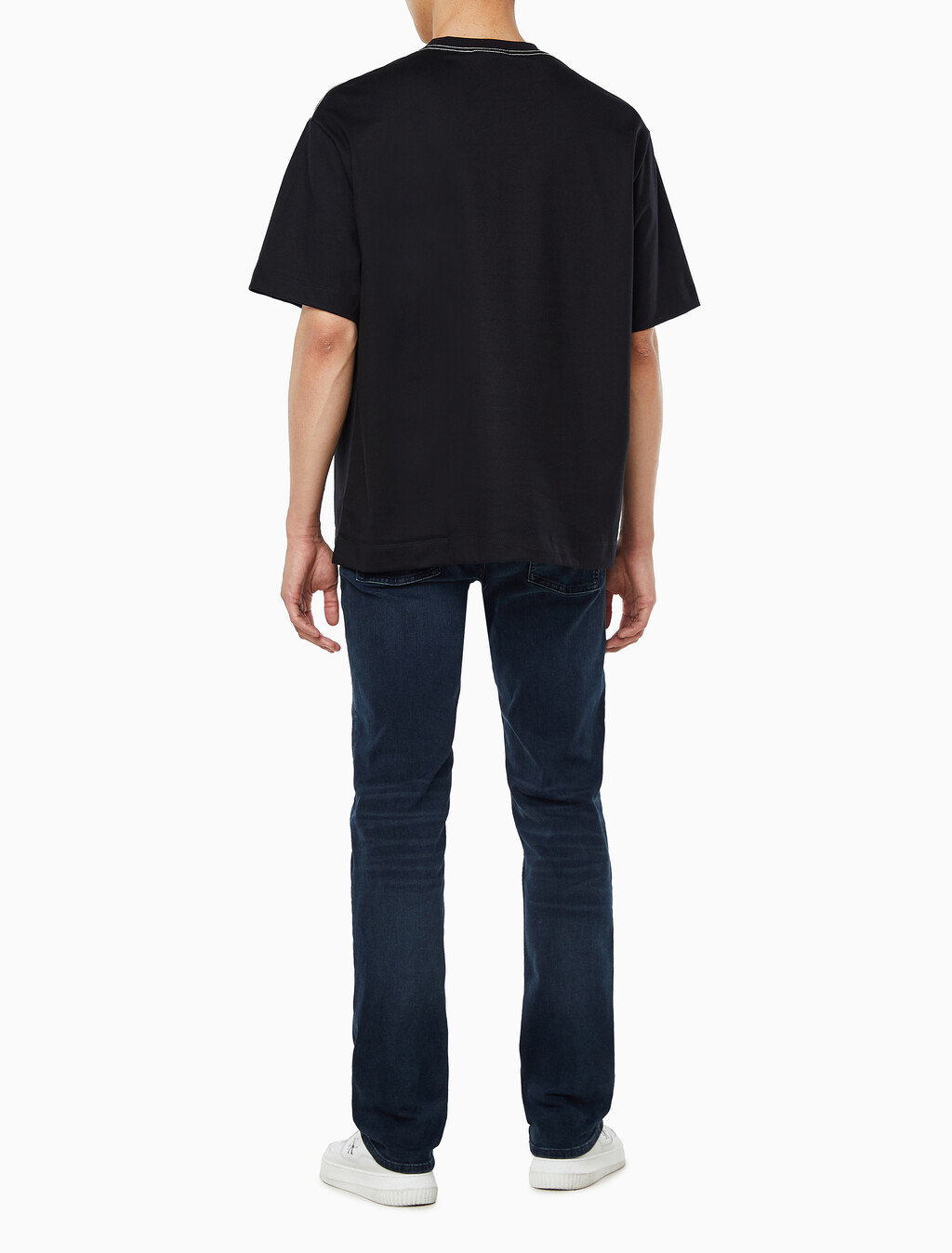 Buy 남성 릴렉스핏 탑스티치 패치 로고 반팔 티셔츠 in color BLACK