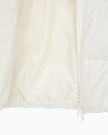 Buy 남녀공용 글로시 숏 푸퍼 in color WHITE