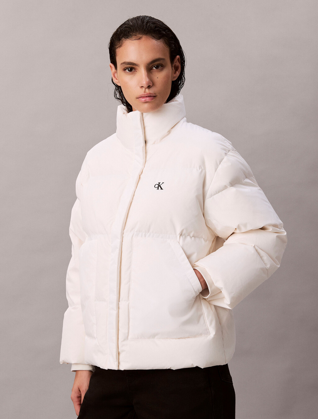 Buy 여성 숏 렝스 스탠드 카라 푸퍼 in color Ivory