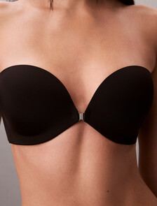 Buy 여성 퍼펙틀리 핏 스트랩리스 푸쉬업 브라 in color BLACK
