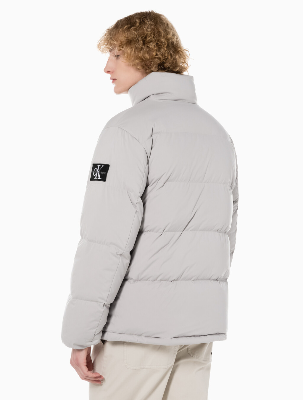 Buy 남성 레귤러핏 스탠드 카라 숏 다운 푸퍼 재킷 in color GREY