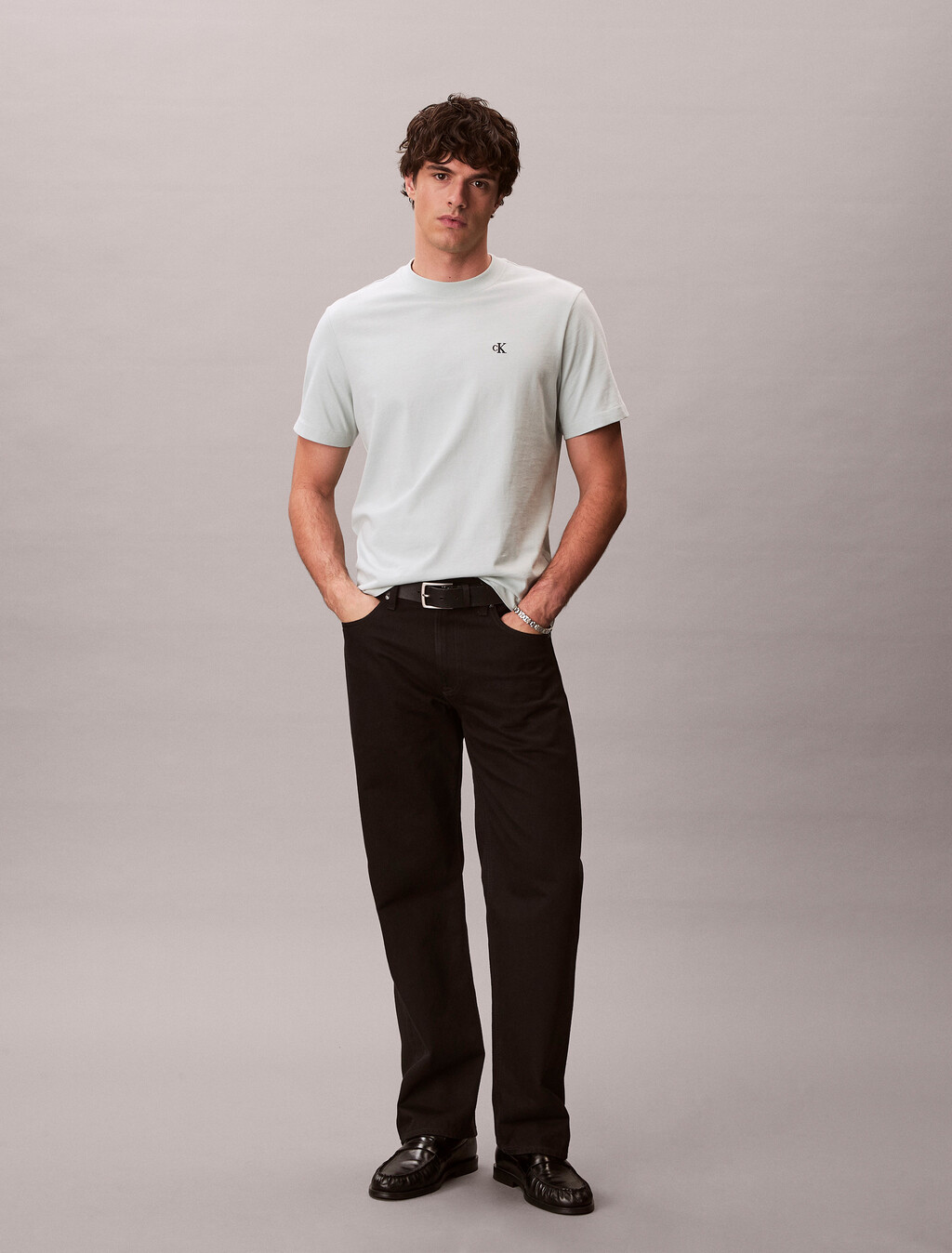 Buy 남성 이지 모노그램 티 in color Dusty blue