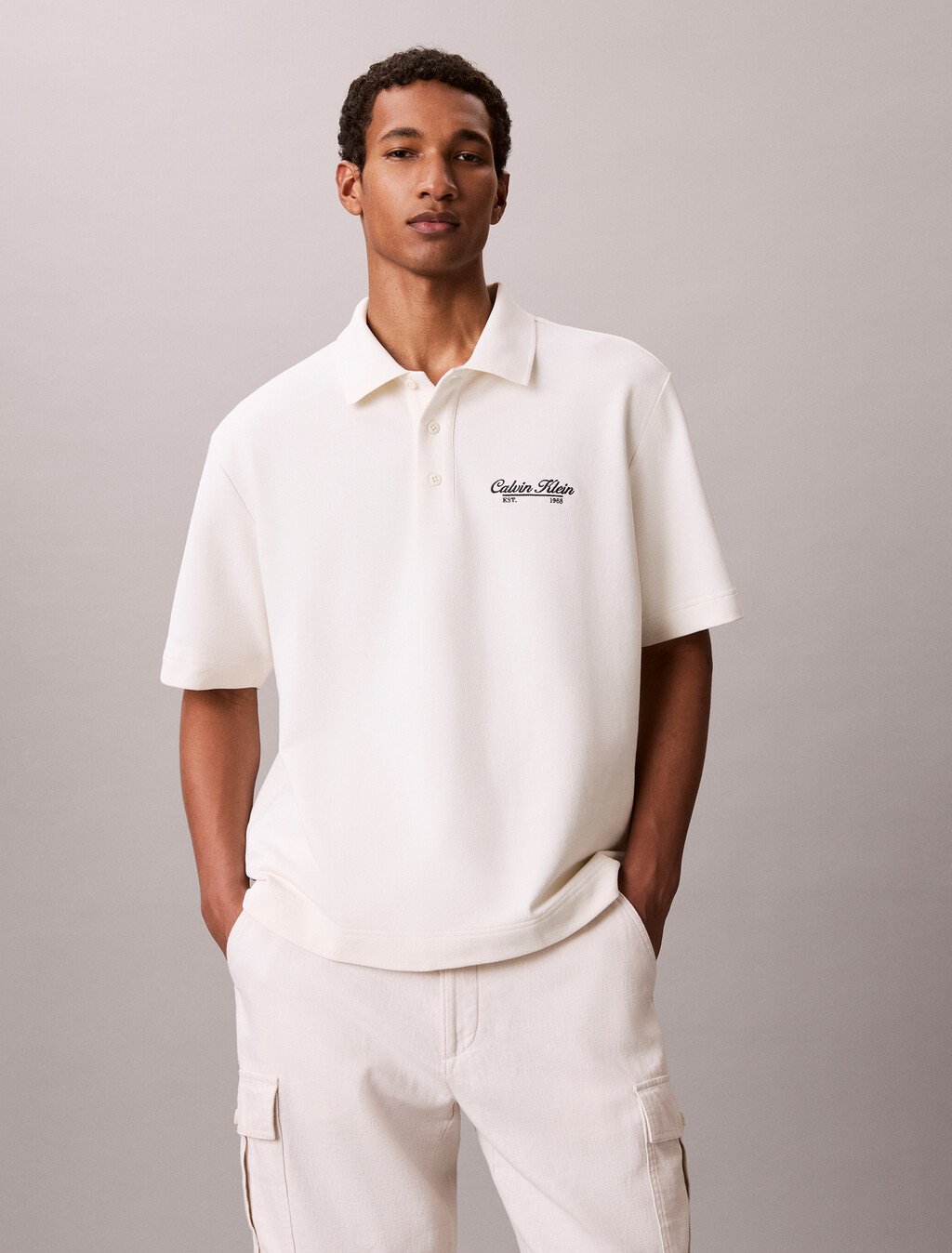 Buy 이지 아플리케 피케 폴로 티 in color TOFU