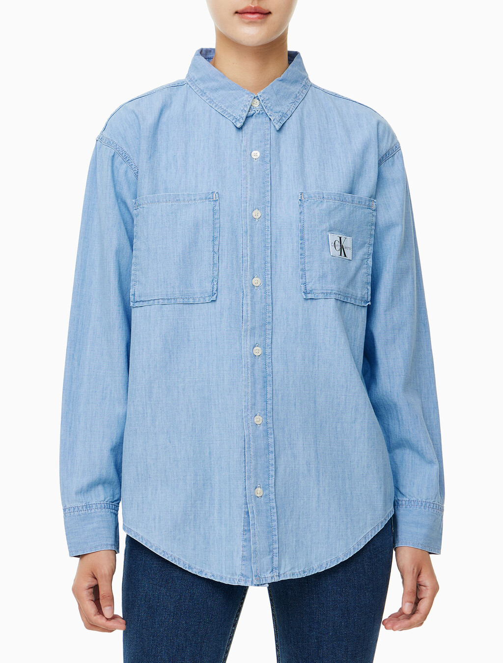 Buy 여성 오버사이즈 긴팔 데님 셔츠 in color CHALKY BLUE