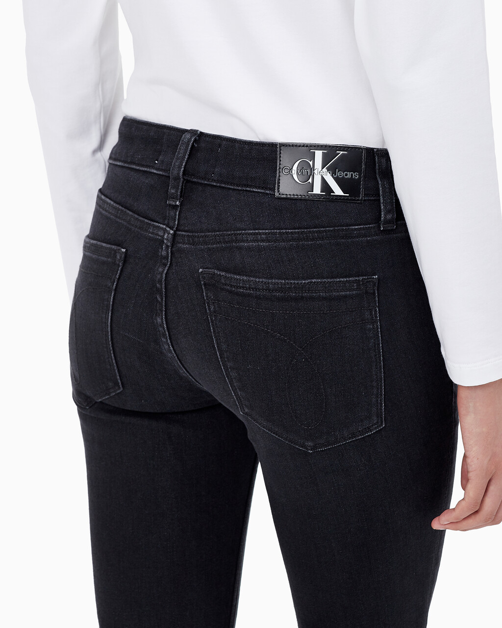 Buy 여성 바디핏 5 포켓 앵클 블랙 데님 in color WASHED BLACK LOGO LACE
