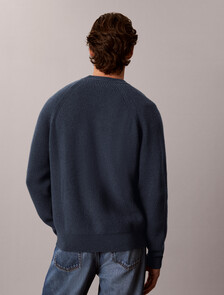 Buy 남성 울 블렌드 래글런 크루넥 스웨터 in color DARK SAPPHIRE