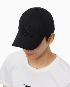 Buy 남녀공용 아카이브 로고 볼캡 in color BLACK
