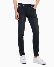 Buy 남성 모던 테이퍼핏 블랙 얼티밋 스트레치 데님 in color WASHED BLACK LOGO LACE