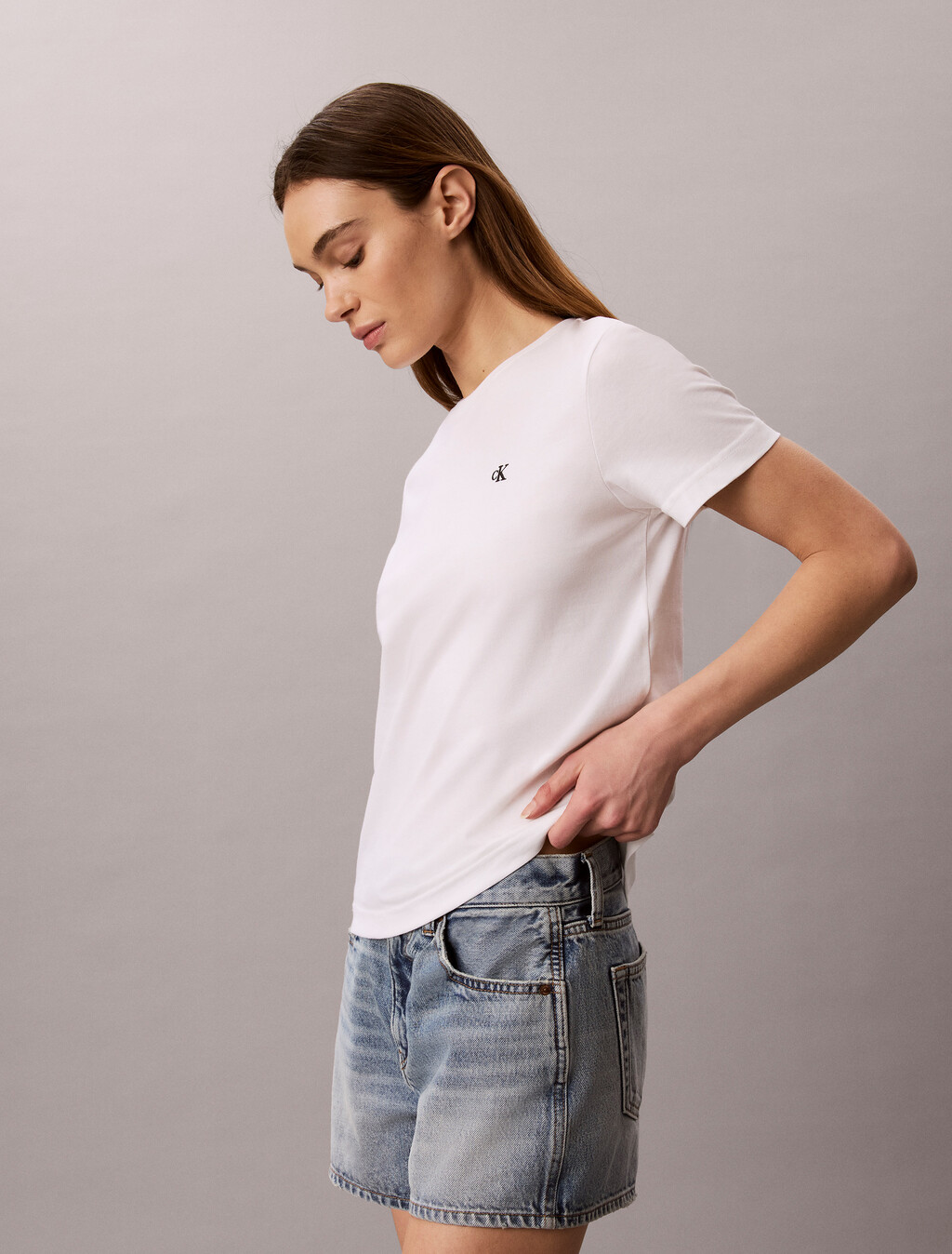 Buy 여성 모노그램 크루넥 티 in color BRILLIANT WHITE