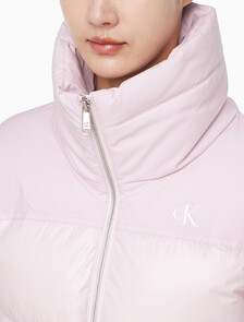 Buy 여성 매트 블라킹 샤인 다운 자켓 in color Pink