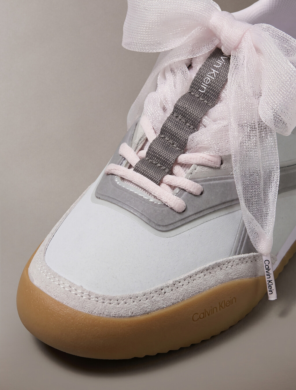 Buy 여성 로우 프로 러너 루나 스웨이드 젤리 레이스 스니커즈 in color Pearl Grey/Formal Grey/Lilac/Gum