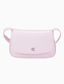 Buy 여성 하드웨어 모노그램 플랩 카메라 백 in color Pink