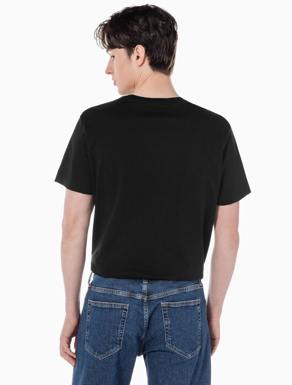 Buy 남성 레귤러핏 CK 로고 뱃지 반팔 티셔츠 in color CK BLACK