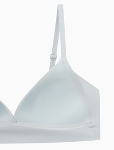 Buy 여성 인비져블 테일러드 NSE AF 트라이앵글 브라 in color SILVER SPRINGS