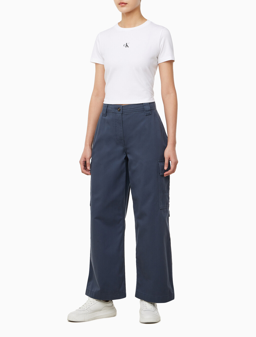 Buy 여성 유틸리티 캔버스 카고 팬츠 in color NAVY