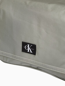 Buy 남성 CKJ 스포츠 에센셜 카메라백 in color ATLANTIC TAUPE