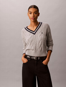 Buy 여성 케이블 브이넥 크롭 스웨터 in color GREY HEATHER