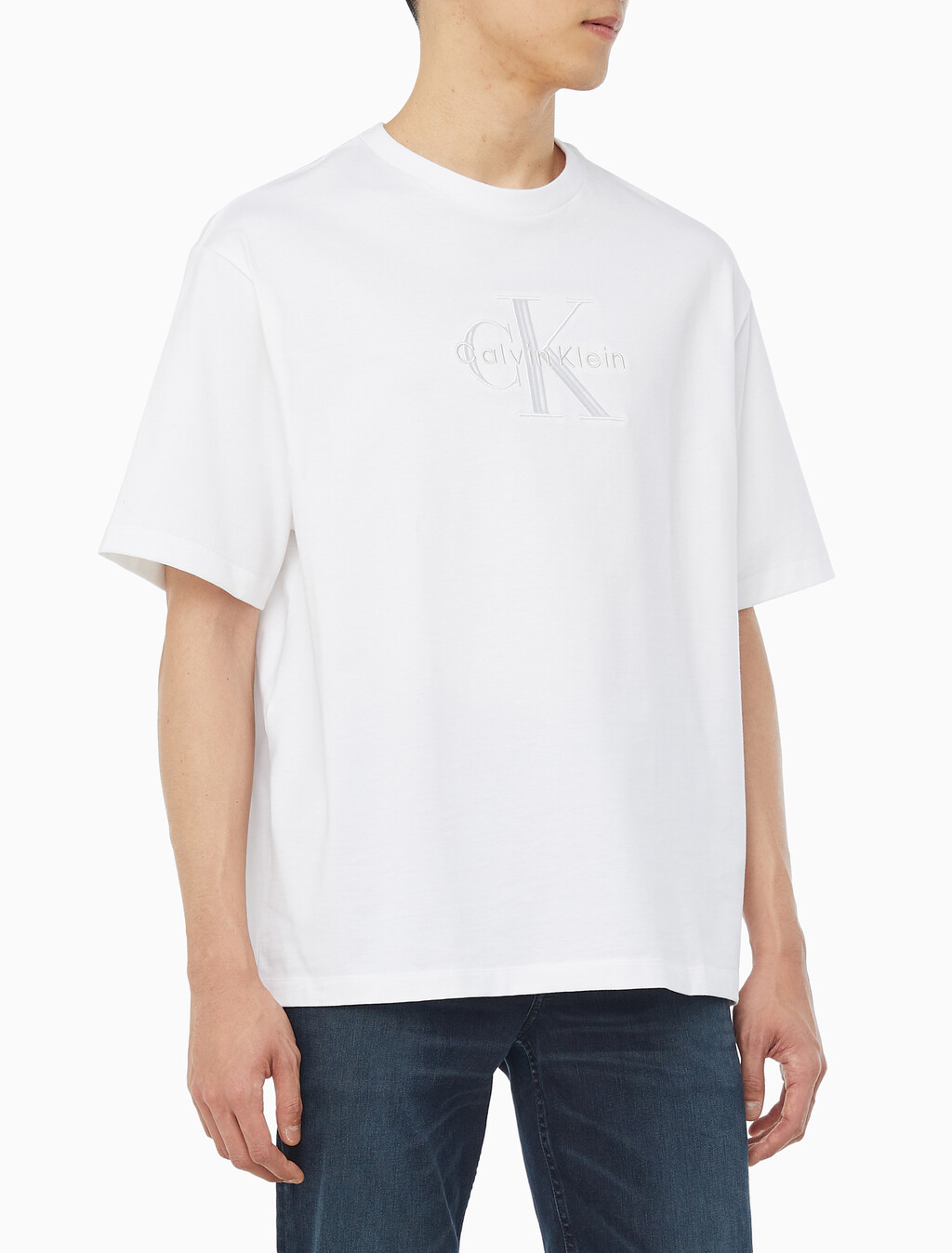 Buy 남성 릴렉스핏 히어로 모노그램 로고 반팔 티셔츠 in color BRILLIANT WHITE
